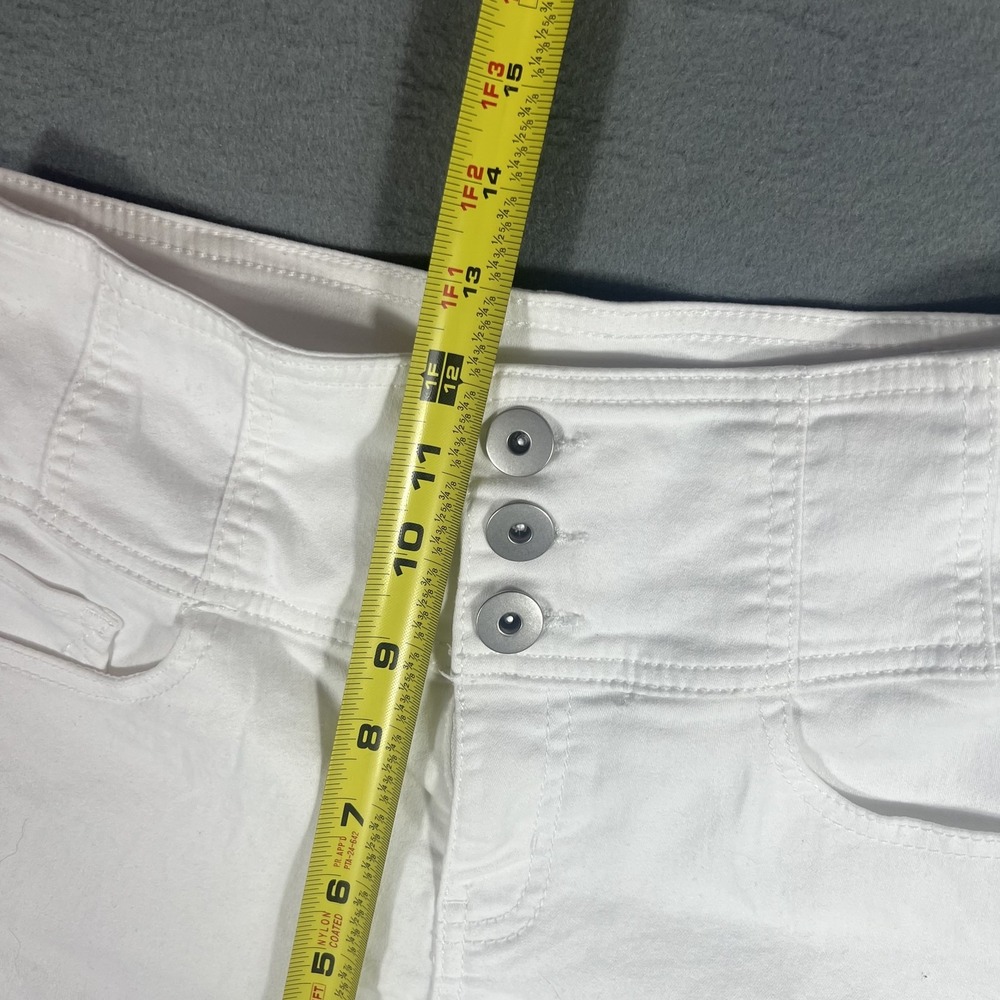 No Boundaries Women's White High Rise Button Fly Stretch Denim Shorts Size 9 - Picture 3 of 6